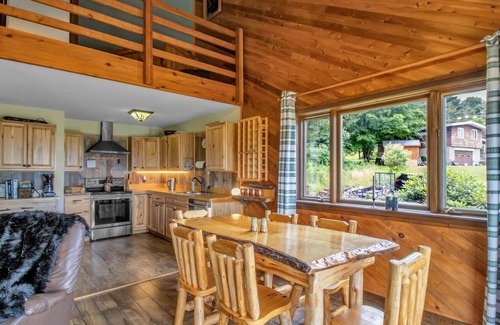West Valley Chalet De Ski | Rustic hillside cabin with spectacular views