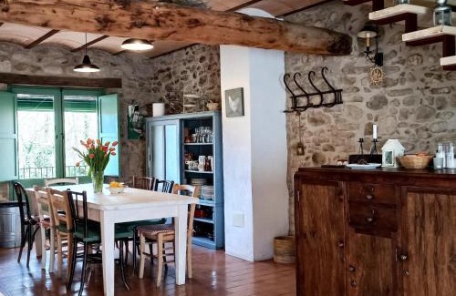 Mieras Maison | Rustic Home in Mieres near Banyoles Lake