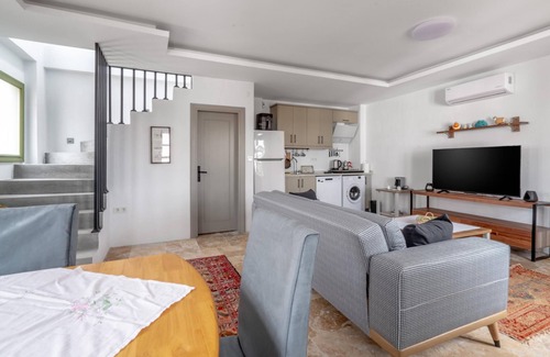 Ayvalik City Center Villa | Rustic House with View, Balcony in Ayvalik