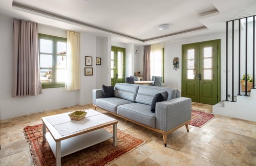 Ayvalik City Center Villa | Rustic House with View, Balcony in Ayvalik