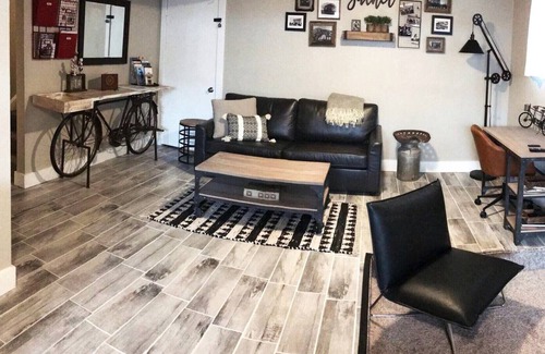 Millville Maison | Retraite rustique et industrielle avec HOT TUB près de Logan