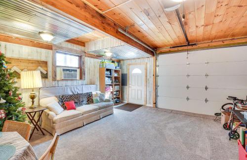 Arcade Appartement | Rustic Jefferson Retreat with Fire Pit Near Athens!