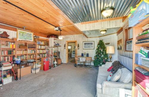 Arcade Appartement | Rustic Jefferson Retreat with Fire Pit Near Athens!