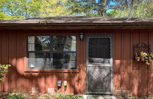 Putnam Hall Cottage | Rustic Lake View Cottage