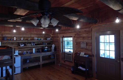 Greensboro Cabine | Log Cabin rustique avec la pêche.