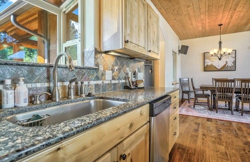 Woodland Park Chalet De Ski | Rustic Lux! Private Cabin, Hot Tub, Game Room A+