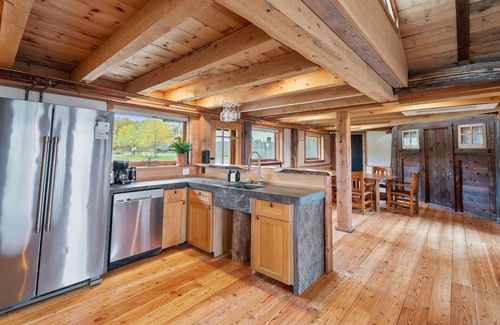 Ithaca Cabine | Rustic Luxury Near Ithaca: Private, peaceful, Beautiful views