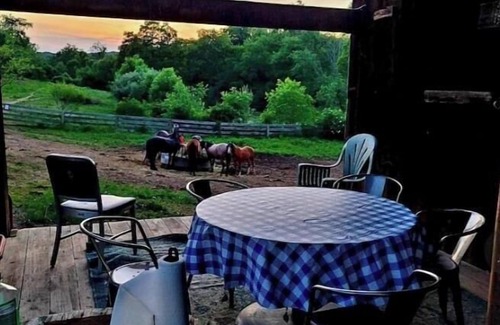 Dewart Maison | Rustic Luxury w/Horses-Historic Whiskey Distillery