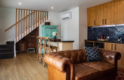 Martinborough Cottage | Intimate couples getaway