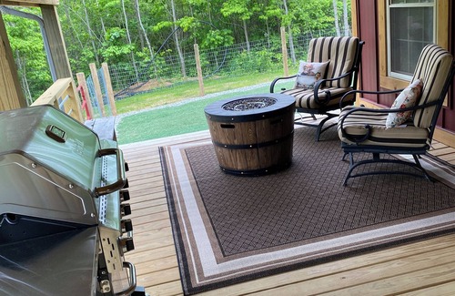 McArthur Cabine | Rustic Modern Cabin on Highland Cow Farm: Hiking Trails, Hot Tub and Fire pit