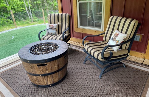 McArthur Cabine | Rustic Modern Cabin on Highland Cow Farm: Hiking Trails, Hot Tub and Fire pit