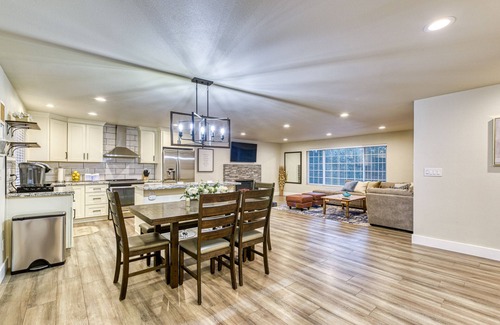 Duvall Maison | ★ Rustic Modern Mid Century Big Farmhouse ★ 2 Portable AC Units!