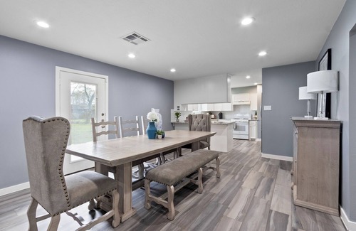 Westbury Maison | Rustic Modern Spacious home/near Nrg, Downtown, meyerland plaza