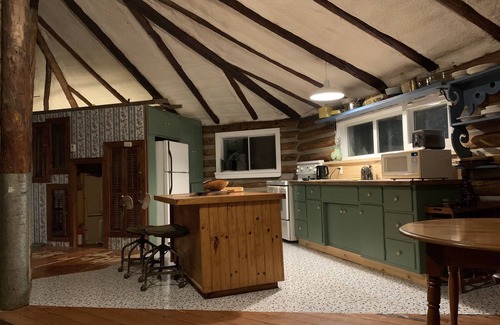 Tweed Cabine | Rustic one of a kind log cabin on private 50 acres