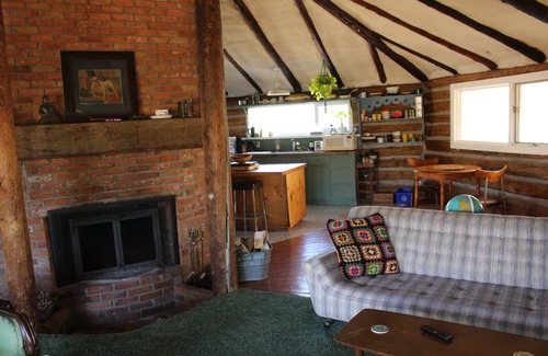 Tweed Cabine | Rustic one of a kind log cabin on private 50 acres