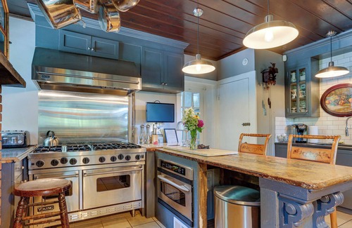 Oxford Maison | Rustic Oxford Getaway: Patio, Fireplace & More!