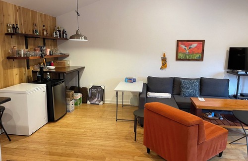 South Lamar Copropriété | Rustic Pool Front Condo with AC, High Speed Wifi in Beautiful Austin, TX