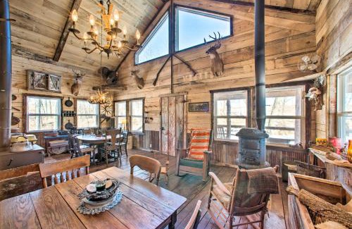Putnam County Maison | Rustic Powersville Cabin Secluded Countryside!