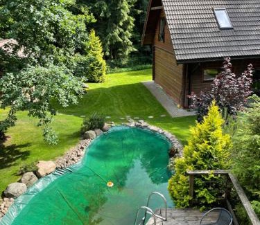 Gratiskes Maison | Rustic private Cabin in woods w/Sauna & Pool