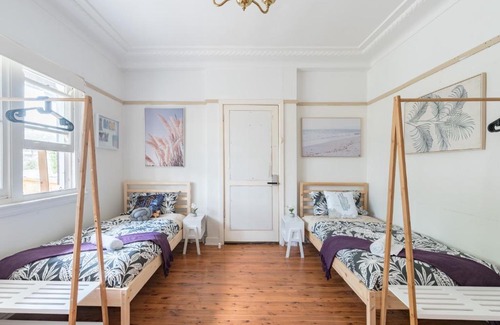 Sans Souci Maison | Rustic Private Room in Waterfront Beach Retreat 1 - SHAREHOUSE