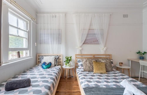 Sans Souci Maison | Rustic Private Room in Waterfront Beach Retreat 2 - SHAREHOUSE