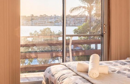 Sans Souci Maison | Rustic Private Room in Waterfront Beach Retreat 6 - SHAREHOUSE