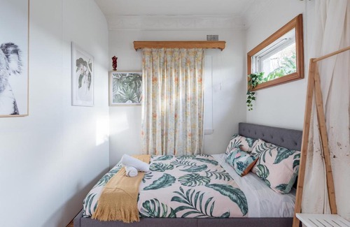 Sans Souci Maison | Rustic Private Room in Waterfront Beach Retreat 4 - SHAREHOUSE