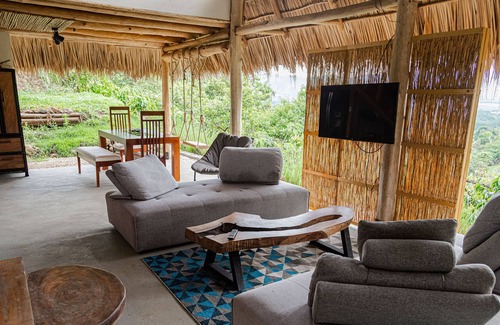 Mercedes Cabine | Rustic Ranch in the Paradise