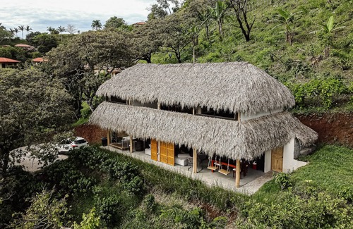 Mercedes Cabine | Rustic Ranch in the Paradise