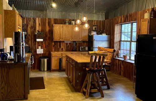 Conway Autre | Rustic Ranch Retreat - 6 bedrooms, 5 bath, game room, working cattle ranch!