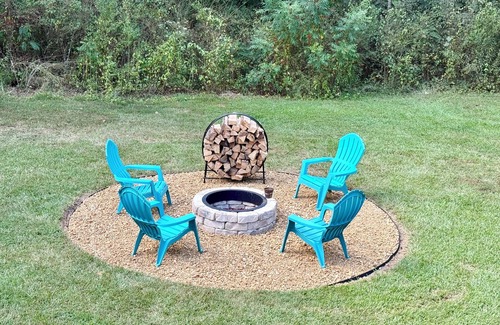 Blue Mountain Maison | Rustic Relaxation - Recently Renovated and Spacious!
