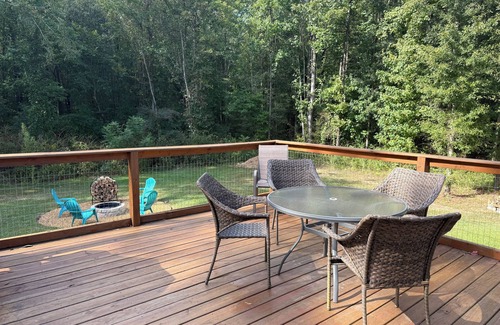 Blue Mountain Maison | Rustic Relaxation - Recently Renovated and Spacious!