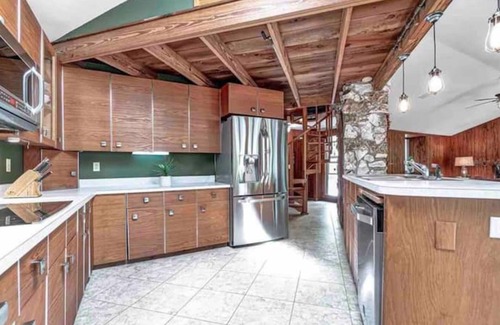 Lake Helen Maison | Rustic Retreat in the heart of Lake Helen