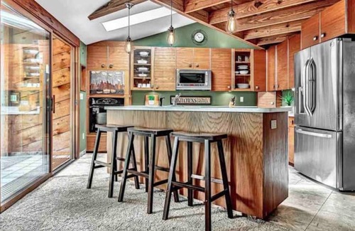 Lake Helen Maison | Rustic Retreat in the heart of Lake Helen