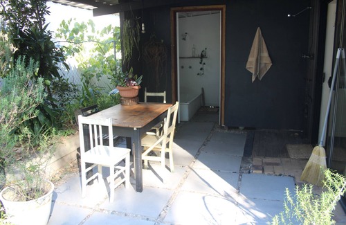 Iluka Appartement | Rustic romantic studio. The closest accommodation to Frazers Reef beach.