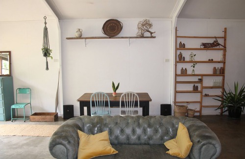 Iluka Appartement | Rustic romantic studio. The closest accommodation to Frazers Reef beach.