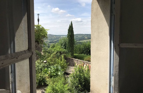 Cordes-sur-Ciel Cottage | Simplicité rustiqué, vues sublimes et piscine spectaculaire. Prix réduits!