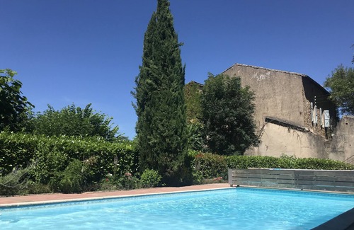 Cordes-sur-Ciel Cottage | Simplicité rustiqué, vues sublimes et piscine spectaculaire. Prix réduits!