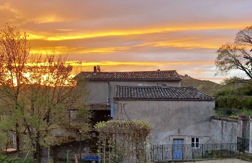 Cordes-sur-Ciel Cottage | Simplicité rustiqué, vues sublimes et piscine spectaculaire. Prix réduits!