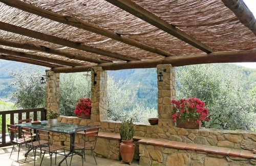 Benabbio Maison | Maison individuelle rustique avec piscine exclusive et grand jardin privé