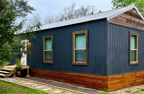 Chappell Hill Cabine | Rustic Star Hideaway - Cozy Cabin in Chappell Hill, TX