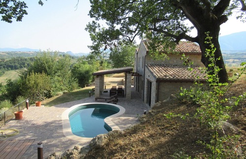 Civitella Casanova Maison | Maison en pierre rustique avec une touche moderne