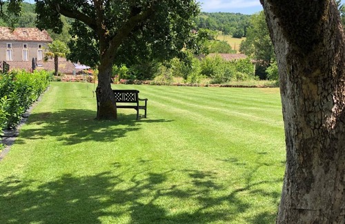 Lacapelle-Biron Cottage | Luxury stone barn in a charming rural village in walking distance to amenities