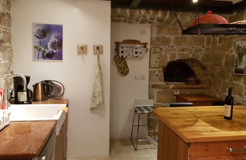 Lustica Villa | Maison en pierre rustique avec terrasse sur le toit et cour f. 4-6 personnes