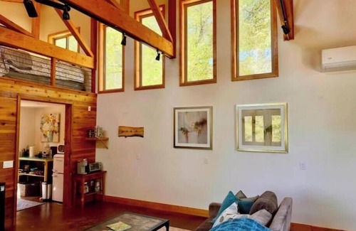 Penn Valley Appartement | Rustic Studio Getaway in the California Gold Country - Pet Friendly