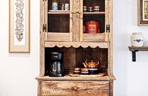 Central Oklahoma City Appartement | Rustic Studio Rain Shower 3min-asian Dist