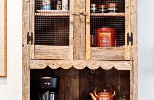 Central Oklahoma City Appartement | Rustic Studio Rain Shower 3min-asian Dist
