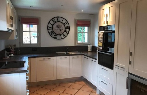 Les Allues Maison | Chalet privé de quatre chambres de style rustique dans le joli hameau du Cruet