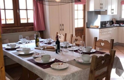 Les Allues Maison | Chalet privé de quatre chambres de style rustique dans le joli hameau du Cruet