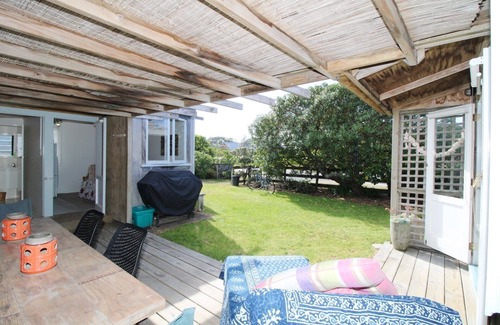 Whangapoua Cabine | Rustic Sunny Whangapoua Cabins